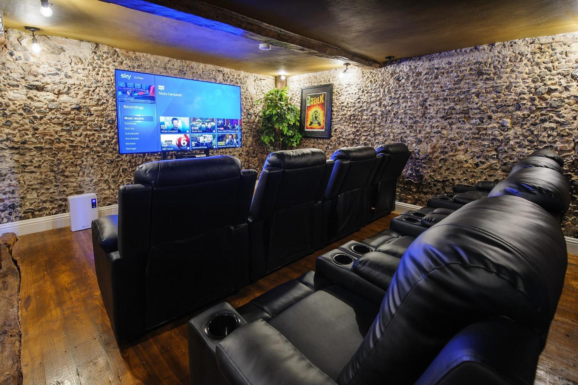 Huge Deluxe 600 Year Old Essex Manor, Hot Tub, Cinema Room, Sky Tv Saffron Walden Exterior foto